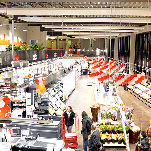 Innenraumfoto des umgebauten REWE-Marktes am Vogelsang in Stuttgart
