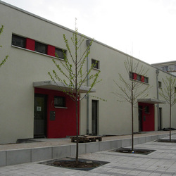 Foto der Eingangsseite der BW-Vario-Häuser XXL in Bietigheim-Bissingen